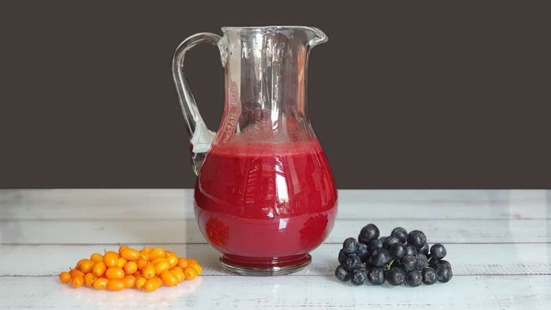 Jus seabuckthorn dan aronia yang menyegarkan dengan jahe, jeruk nipis, dan madu, foto 5