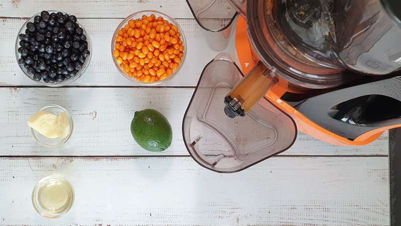 Jus seabuckthorn dan aronia yang menyegarkan dengan jahe, jeruk nipis, dan madu, foto 6