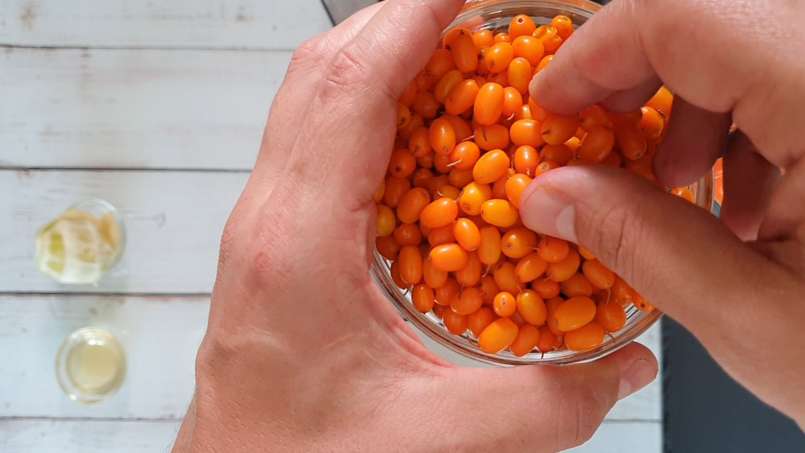 Jus seabuckthorn dan aronia yang menyegarkan dengan jahe, jeruk nipis, dan madu, foto 7