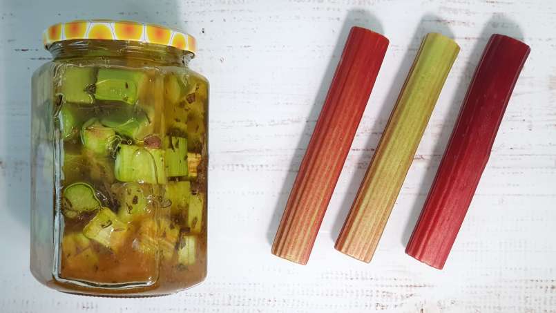 Maserasi rhubarb dengan madu, teh hijau, mint, dan berbagai rempah-rempah, foto 4