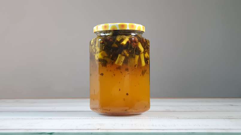 Maserasi rhubarb dengan madu, teh hijau, mint, dan berbagai rempah-rempah, foto 7