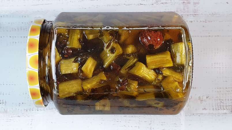 Maserasi rhubarb dengan madu, teh hijau, mint, dan berbagai rempah-rempah, foto 10