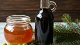 Sirup kuncup cemara dengan madu